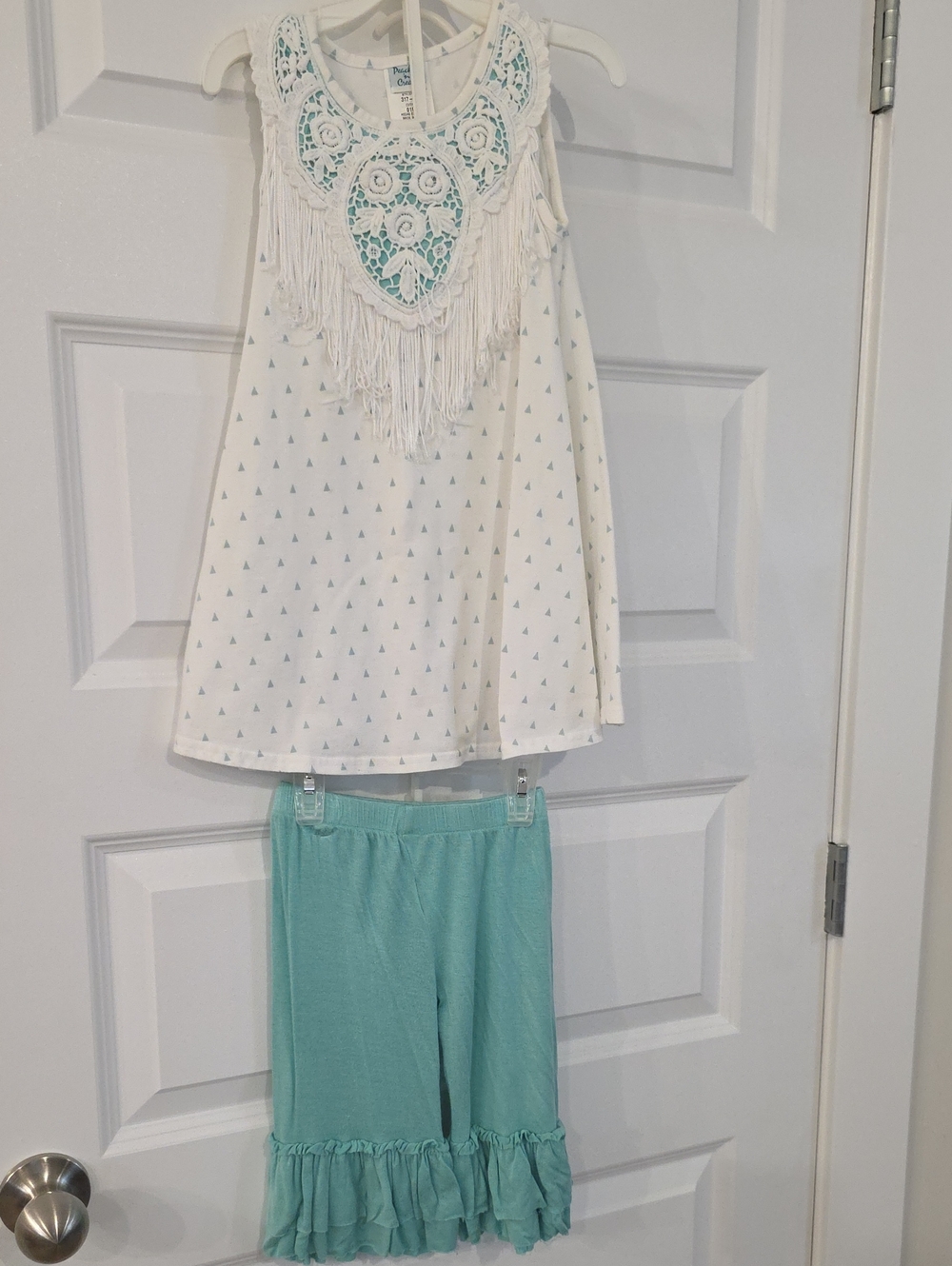*EUC* Sleeveless A line top Cotton Lace & Fringe + Ruffle Pant Set